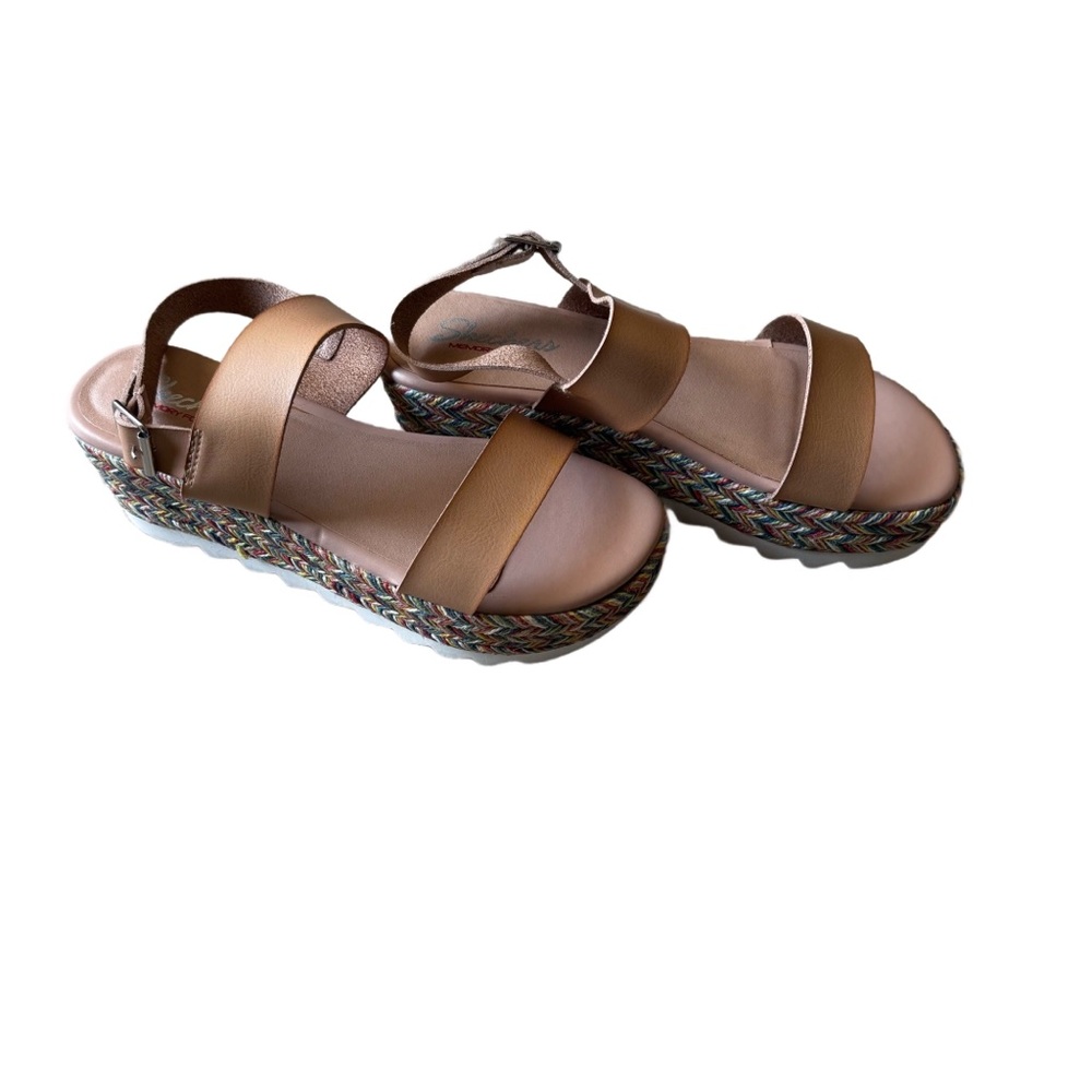 Rare Sketchers Stylish Tan/Rainbow Memory Foam Women (new without tags.) Size 9
